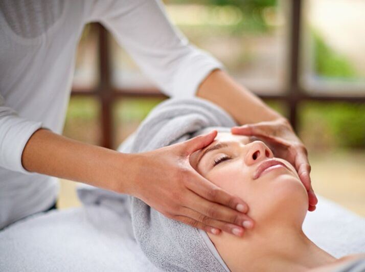 masaje cutáneo facial para el rejuvenecimiento
