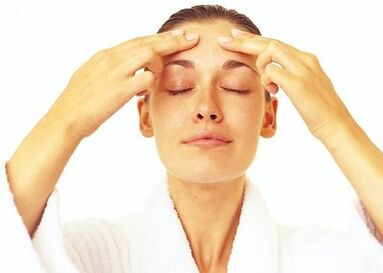 El masaje facial rejuvenecedor hará que la piel sea uniforme y tonificada. 